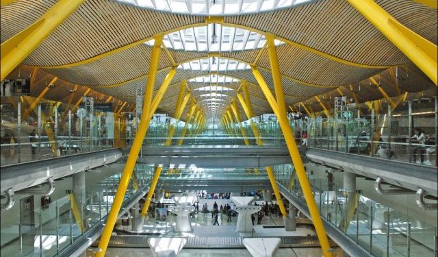 Agentes y viajeros celebran volver a viajar a España sin cuarentena