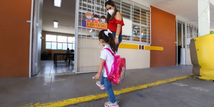 Alarma a maestros rezago educativo por COVID, ante regreso a clases