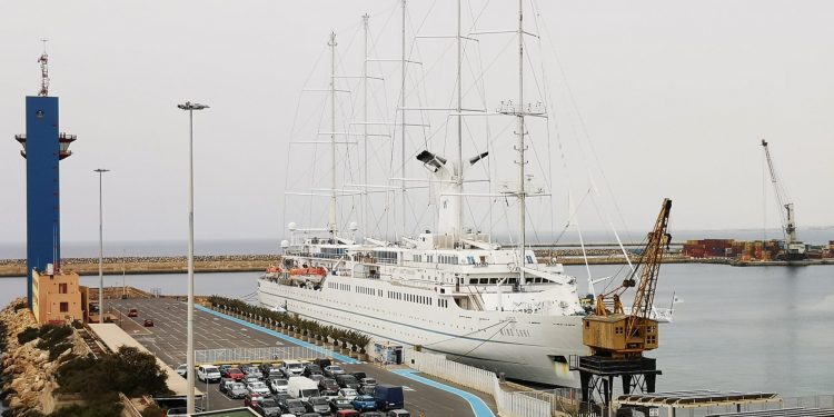 Almería recibe la segunda escala del crucero Wind Surf durante el mes de agosto