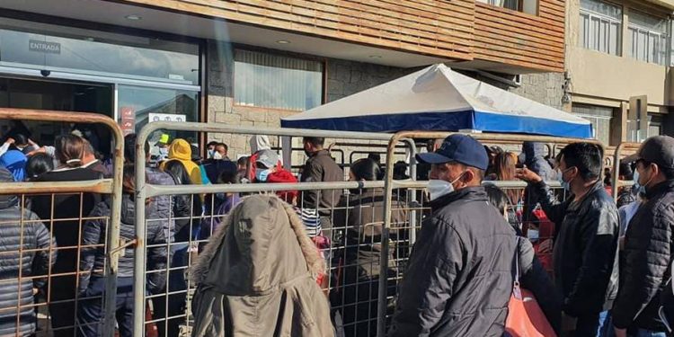 Alta concurrencia en oficinas del Registro Civil de Azuay ante anuncio de Gobierno mexicano de pedir visa a los ecuatorianos | Ecuador | Noticias