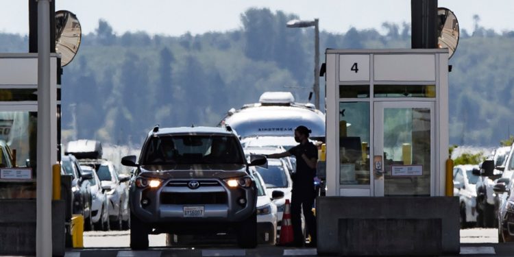 Amplia EU prohibición de viajes no esenciales en fronteras