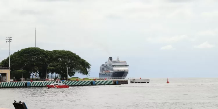 Arriba el crucero Westerdam, para resguardo y servicios