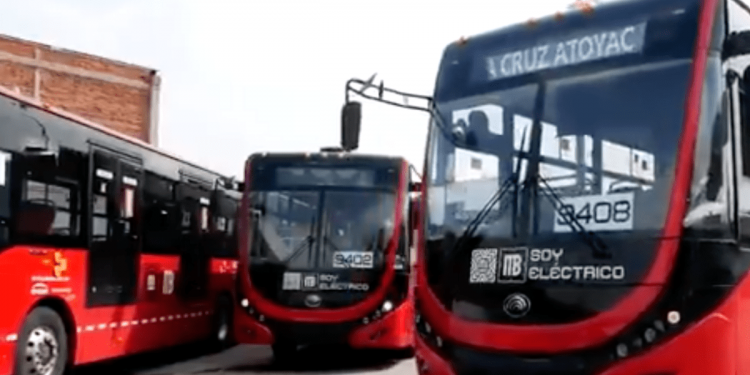 CDMX presenta primera flota de Metrobús totalmente eléctrica
