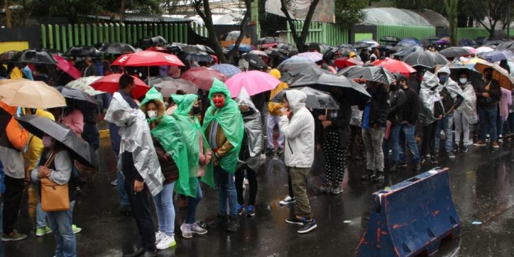 CDMX reconoce que no ha funcionado ‘de manera óptima’ vacunación en Xochimilco