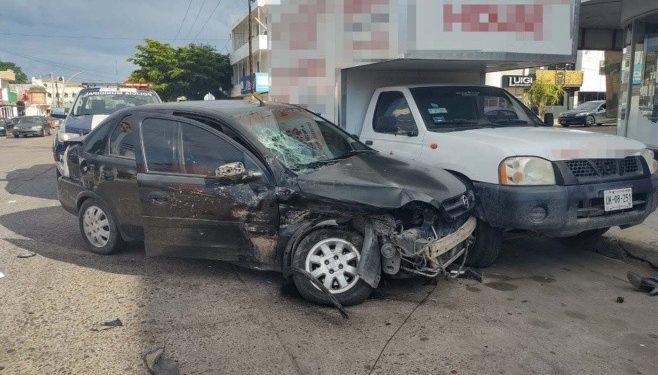 Carambola deja dos lesionados en crucero de Los Mochis