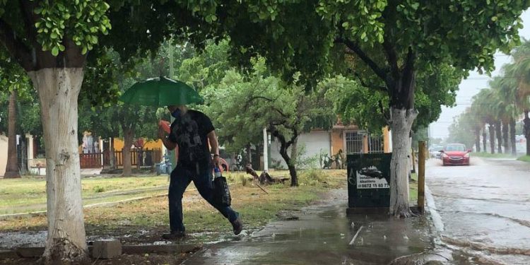 Desquicia la lluvia a Culiacán; calles inundadas y arroyos con altos niveles de agua ya son un peligro