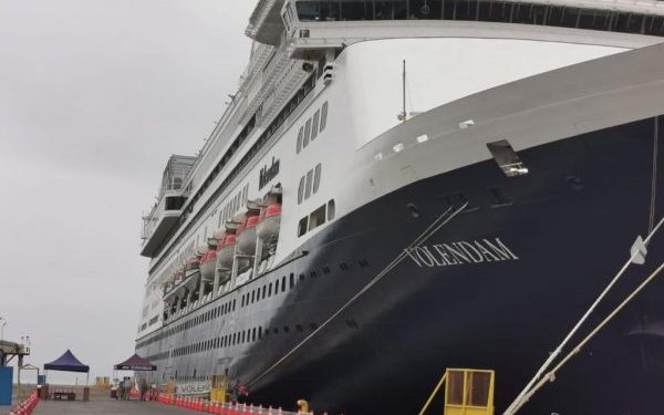 Dos compañías de cruceros cancelan programas con paso por Sudamérica y Antártida