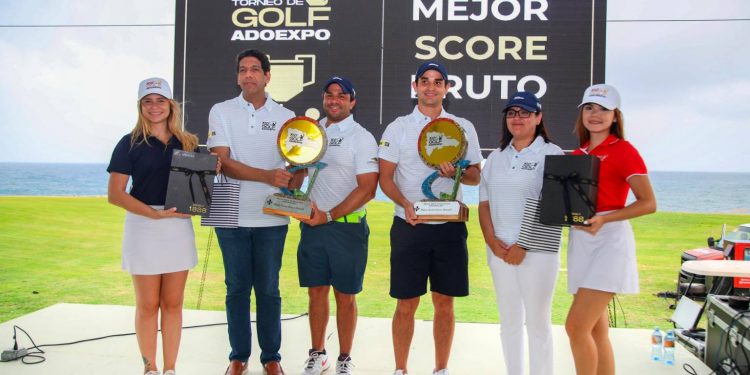 Dúo Yunen y Mera conquista la copa del XVI torneo golf ADOEXPO