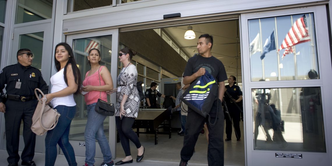 EE.UU. extiende restricciones a viajes por la frontera por al menos otro mes – Noticias Ya