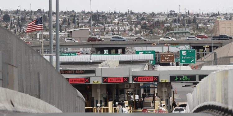 EU amplía cierre de cruces terrestres para viajes no esenciales con México y Canadá