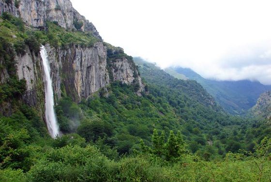 El Plan de Sostenibilidad Turística del Alto Asón incluirá la construcción de la tirolina sobre las cascadas del Gándara - El Faradio