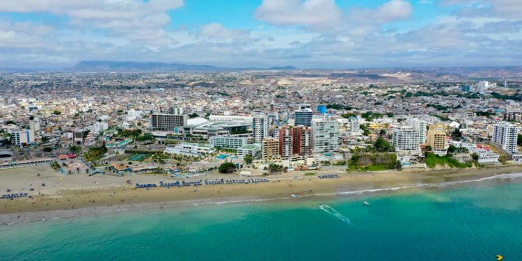 En Manabí hay más movimiento turístico por las vacaciones de la Sierra