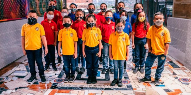 Estudiantes de escuela de Medellín quieren viajar a la Nasa y buscan apoyo