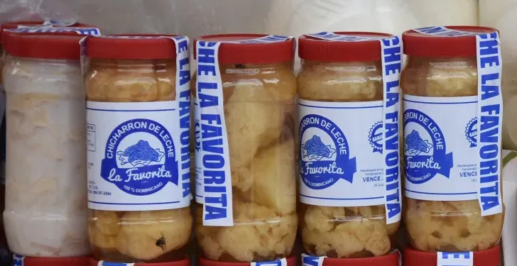 El chicharrón de leche es un dulce autóctono de La Otra Banda. La leche fresca y de calidad es fundamental para que el dulce salga rico. Mery Ann Escolástico