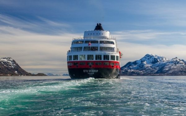 Hurtigruten Expeditions agrega tercer barco con batería híbrida a medida que se reanuda la expedición
