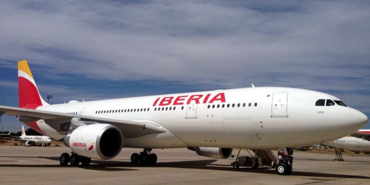 Iberia subasta billetes de avión a Maldivas