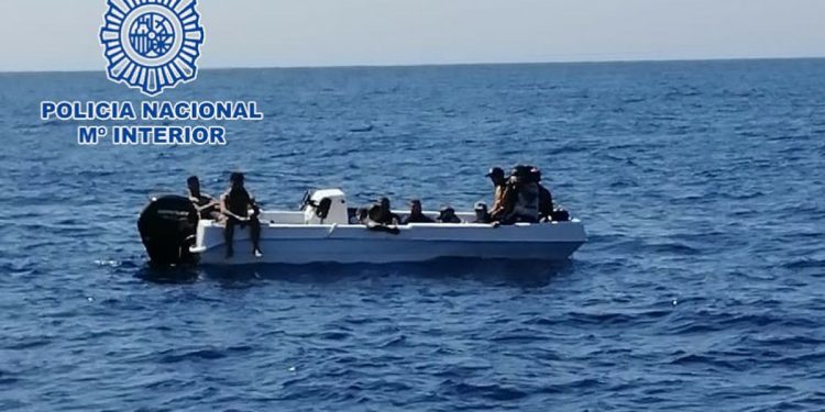 Inmigración: Dos jóvenes detenidos por dirigir una patera desde Argelia hacia las costas de Almería | España