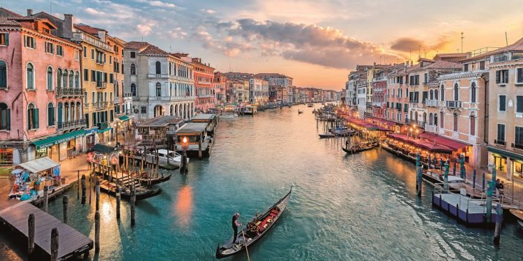 Italia veta los cruceros en Venecia