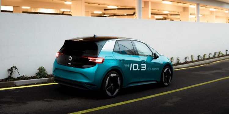 La velocidad óptima para ahorrar tiempo en viaje con un coche eléctrico: menos es más | Motor