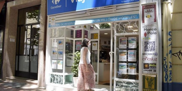 Las agencias de viaje, saturadas por los bonos turísticos