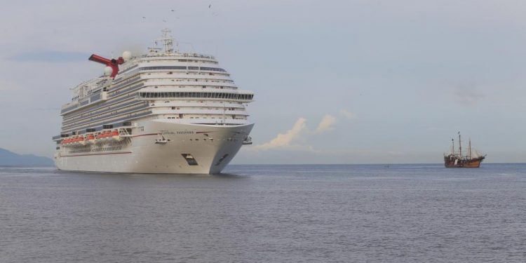Llega a Jalisco el primer crucero desde que comenzó la pandemia