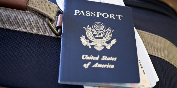 Los Tiempos De Espera De Los Pasaportes Son Terribles En Este Momento. Esto Es Lo Que Debes Hacer. | In Spanish.