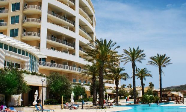 ¿Los viajes del Imserso en peligro? La patronal hotelera Hosbec recurre los pliegos