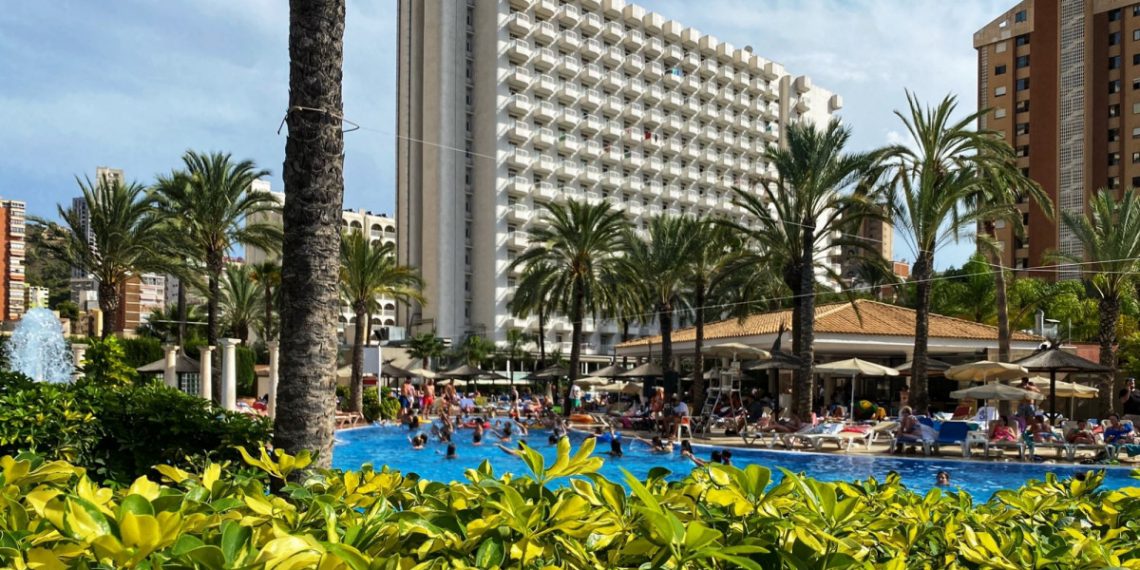 Los hoteles valencianos logran con el turismo nacional un agosto positivo