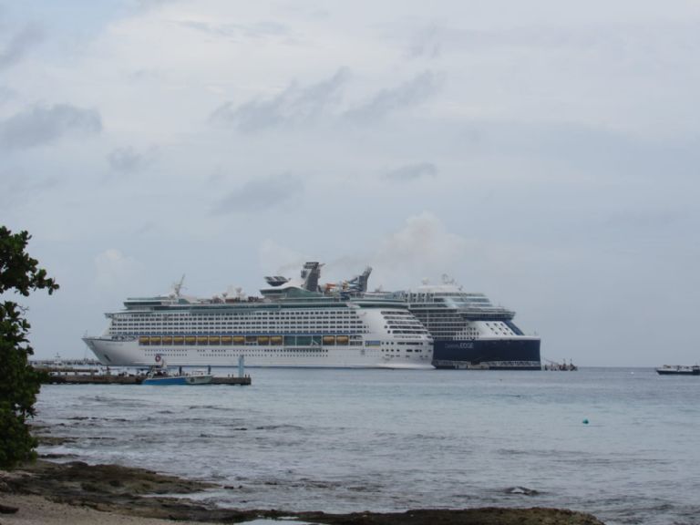 Mahahual programa la llegada de cuatro cruceros; esperan buena derrama  económica – Dimension Turistica Magazine