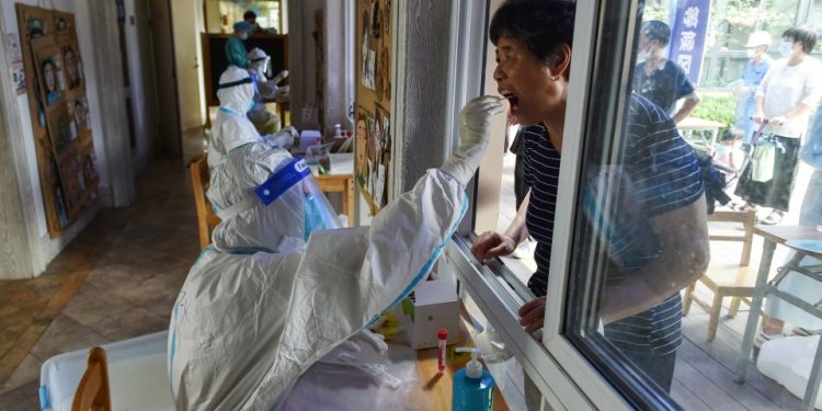 Millones de personas son confinadas en China tras el brote de la variante Delta de Covid-19
