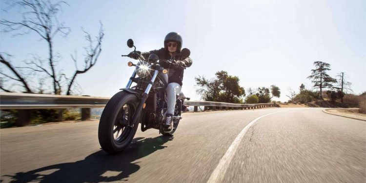 Moto custom A2 para viajes largos
