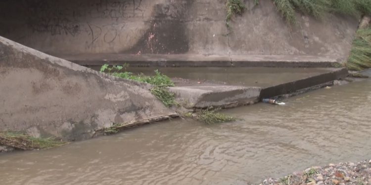 No intente pasar los cruceros peligrosos cuando llueve | Lo relevante | Noticias | TVP