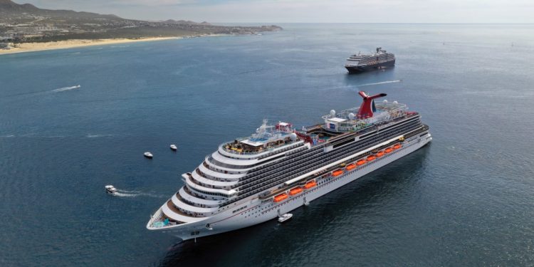 Parte crucero de Long Beach hacia destinos turísticos de México