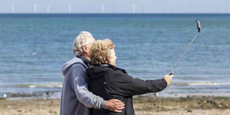 Una pareja en un viaje del Imserso.