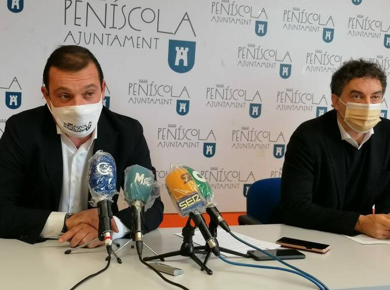 El alcalde de Peñíscola, Andrés Martínez, junto al secretario autonómico de Turismo, Francesc Colomer.