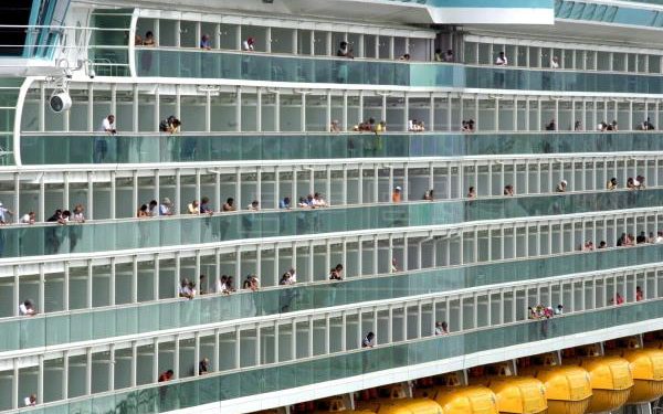 Puerto Rico y Royal Caribbean firman acuerdo para recibir cruceros con pasajeros
