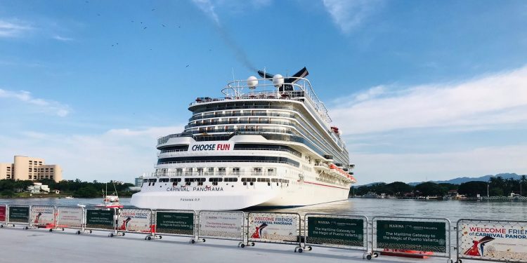 Puerto Vallarta recibe al primer crucero turístico a más de un año del cierre por COVID-19