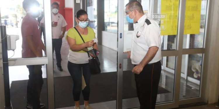 Secretaría de Turismo respalda uso de certificado de vacunación en Mazatlán