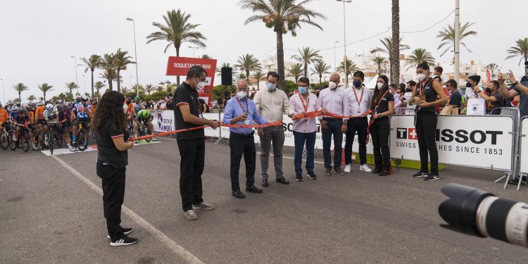 Tres días de La Vuelta, al mundo, con el destino ‘Costa de Almería’