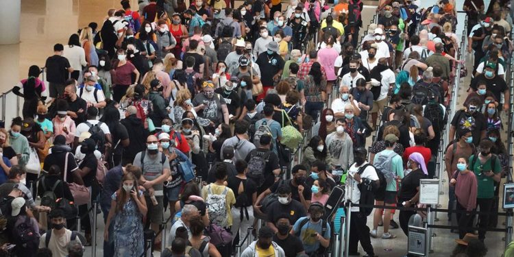 Uni&oacute;n Europea de lista de pa&iacute;ses seguros a EU y vuelve a imponer restricciones de viaje por Covid