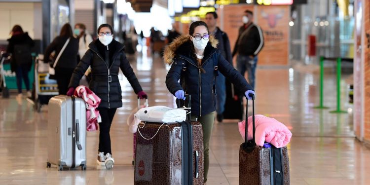 Unión Europea vuelve a imponer restricciones a viajes no esenciales desde EE. UU. – La Nación