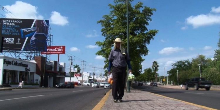 Van adultos mayores a “trabajar” a cruceros de Tecomán – El Comentario