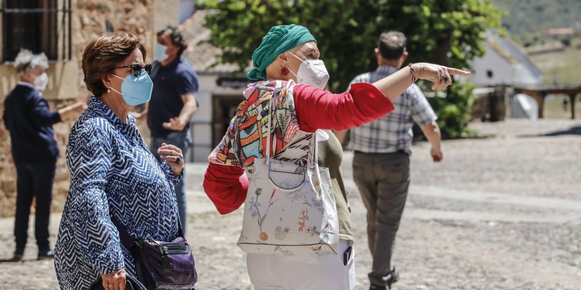 Turistas en la parte antigua de Cáceres.