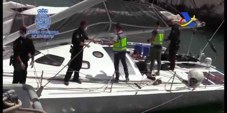 El velero incautado esta semana con una tonelada de cocaína.