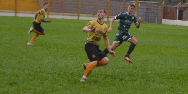 lo 18 jugadores de Crucero para la visita a Def. de Pronunciamiento
