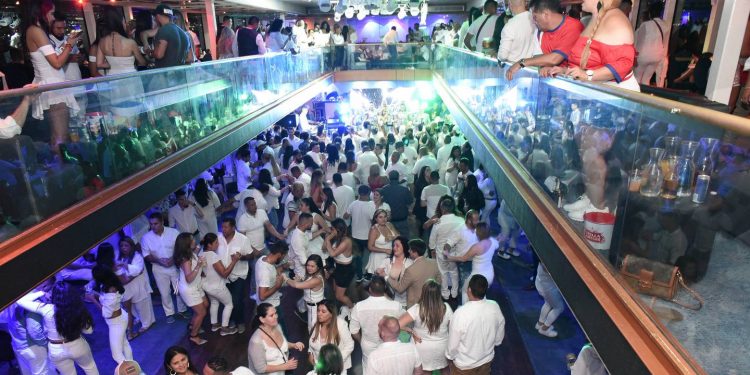 1000 ticos festejaron la independencia en un crucero por el río Hudson, en Nueva York – La Teja