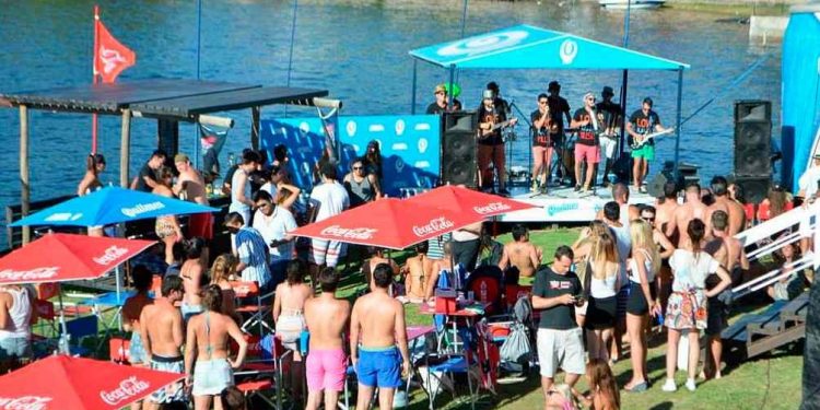 Mientras se espera la habilitación del Ministerio de Salud para los grupos de estudiantes, la Cámara de Turismo de Carlos Paz confirmó el inicio de la temporada los viajes de egresados para el 1 de octubre.