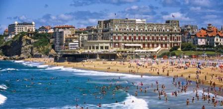 Imagen de la Grand Plage y el Hotel du Palais de Biarritz (Francia)