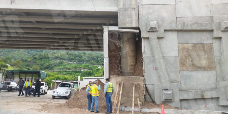 Cierran un sentido del puente del crucero a Chichihualco en la capital por daños en su estructura