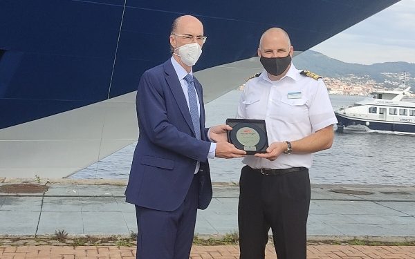 Puerto de Vigo recibe segunda visita de un crucero desde paréntesis por la pandemia